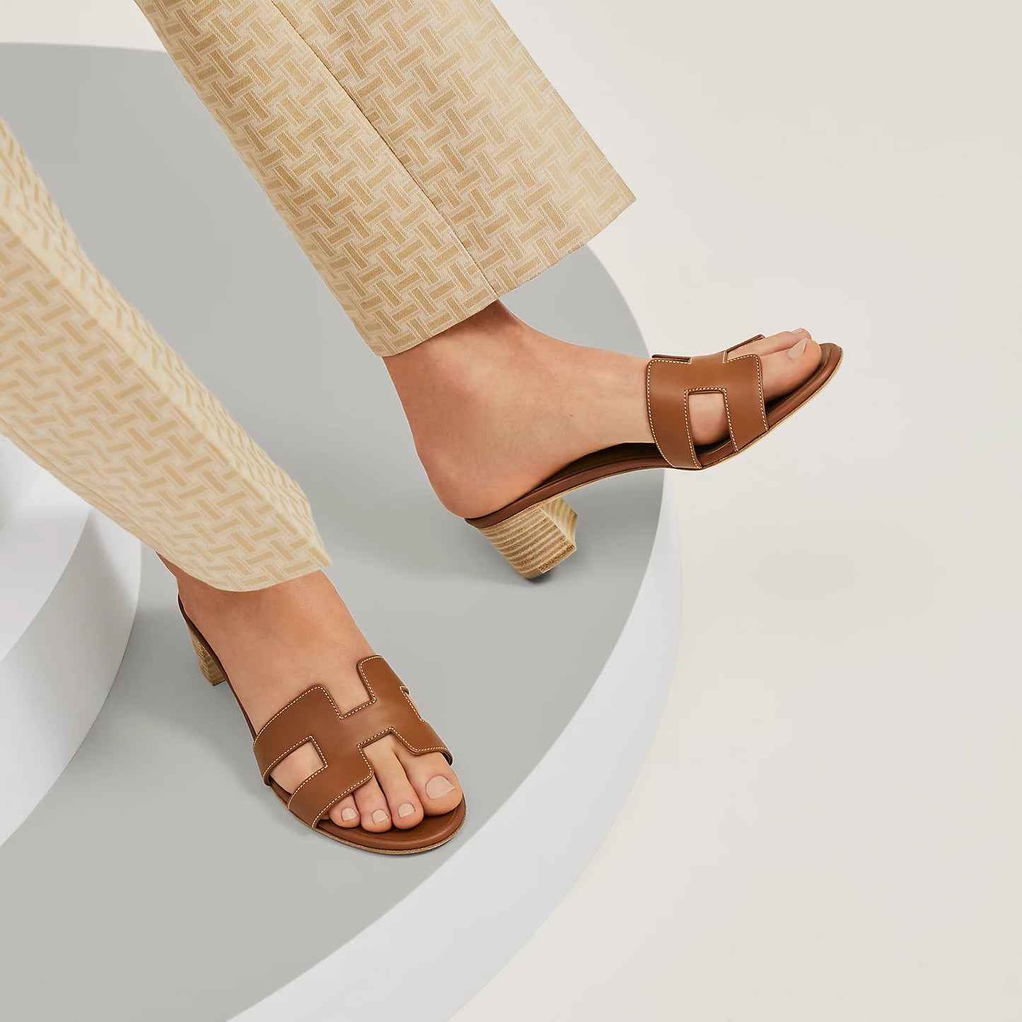 Oasis sandal Gold color